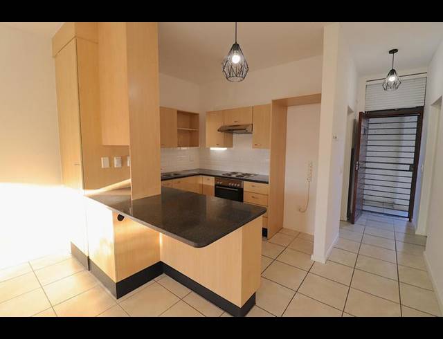 2 BEDROOM APARTMENT FOR SALE IN BRYANSTON
